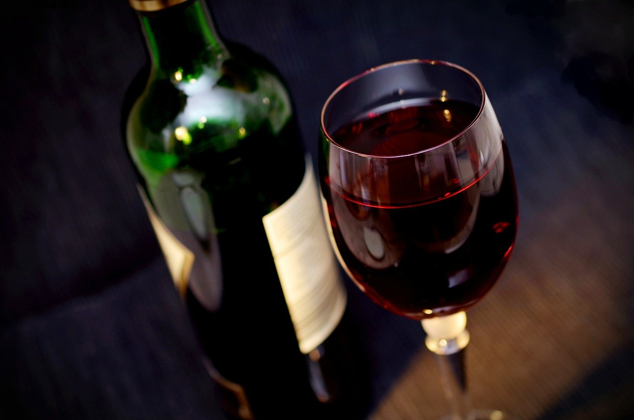 Does Drinking a Glass of Wine Have Health Benefits? 1 wine